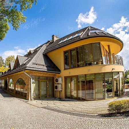 Hotel Sahara Bielsko-Biala Bagian luar foto