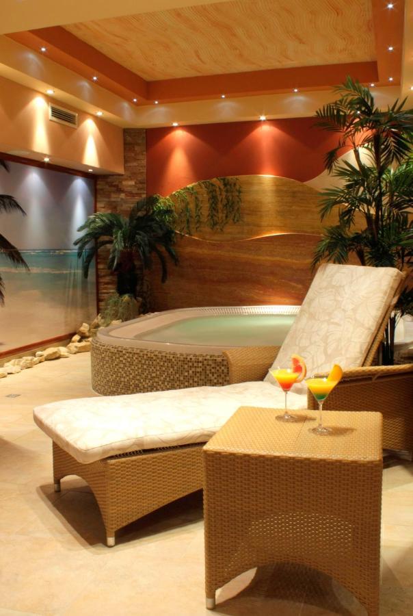Hotel Sahara Bielsko-Biala Bagian luar foto